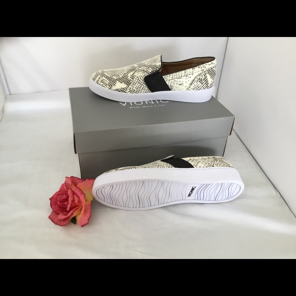 LAST PAIR SIZE 8 NWT VIONIC DEMETRA SLIP ON SHOES - Picture 4 of 11